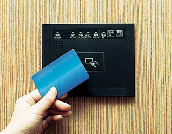 非接触型ICカードで入室を制御