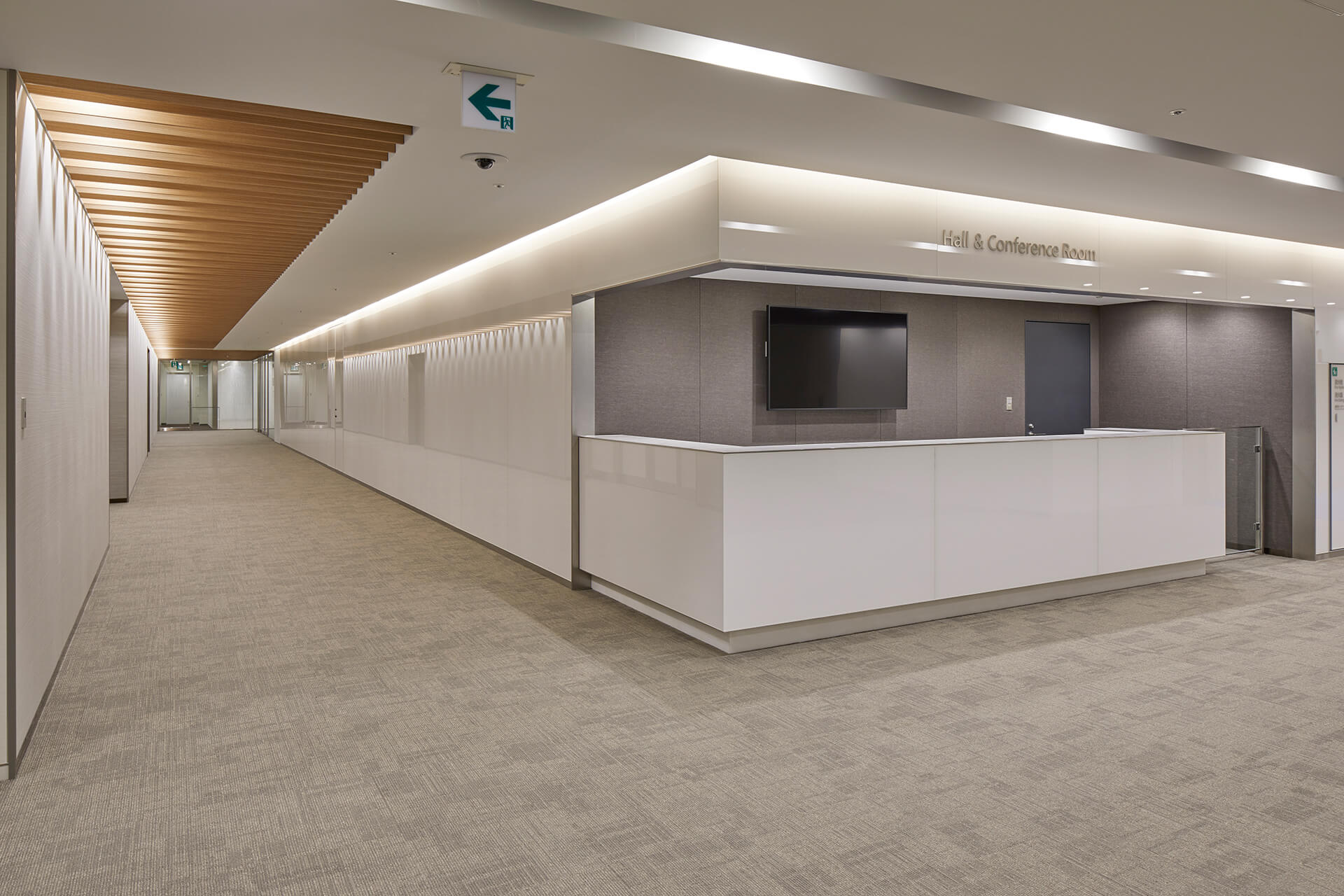 5th floor: Reception for hall and meeting rooms